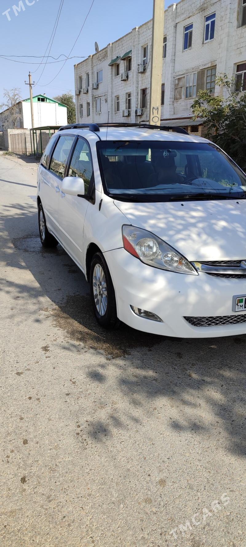 Toyota Sienna 2008 - 260 000 TMT - Махтумкули - img 1