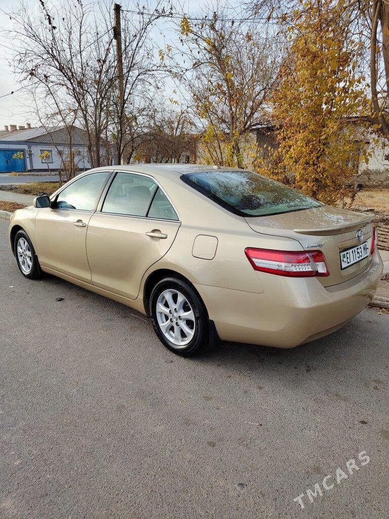 Toyota Camry 2011 - 250 000 TMT - Мары - img 1