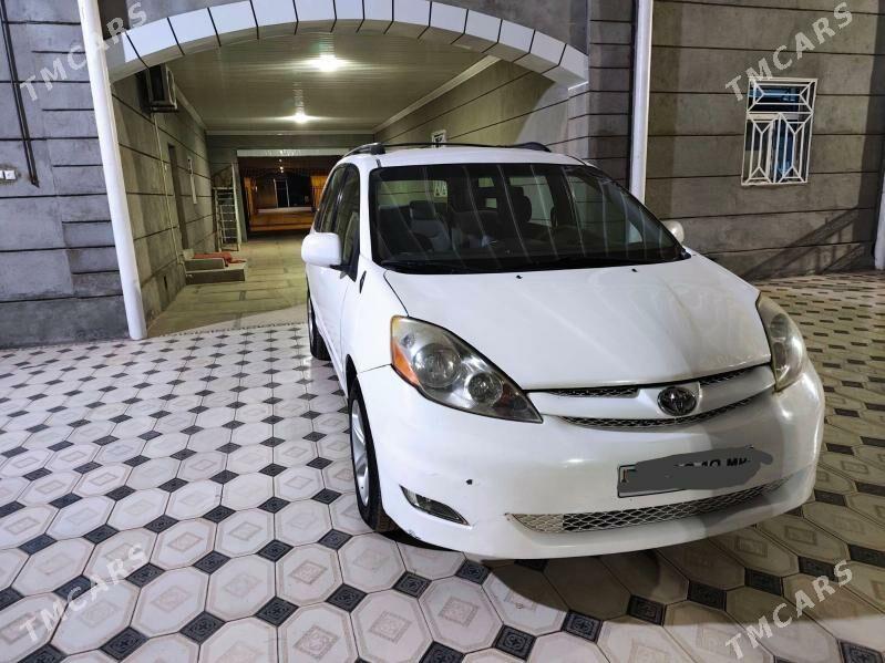 Toyota Sienna 2005 - 170 000 TMT - Векильбазар - img 1