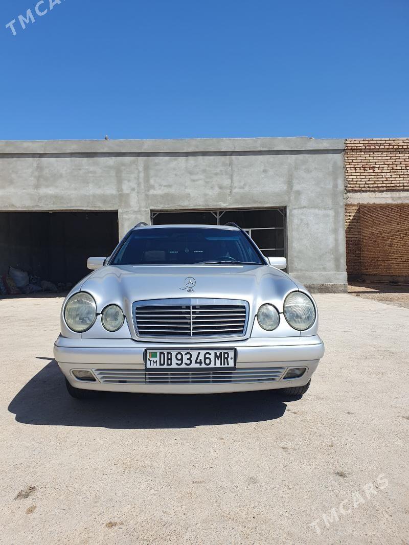 Mercedes-Benz E320 1999 - 120 000 TMT - Векильбазар - img 1