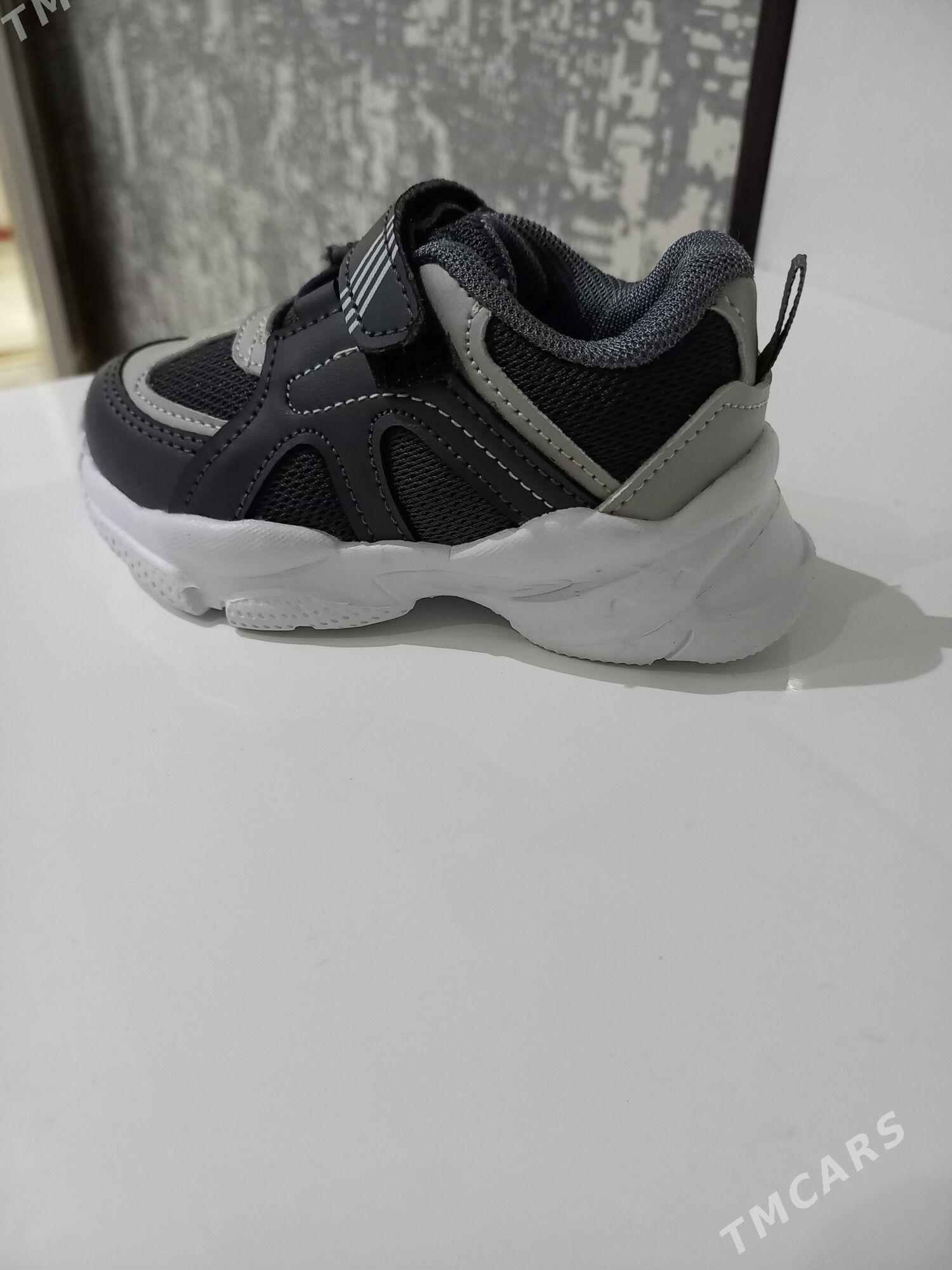 LC WAIKIKI кроссовки!!!! - Гаудан "В" - img 1