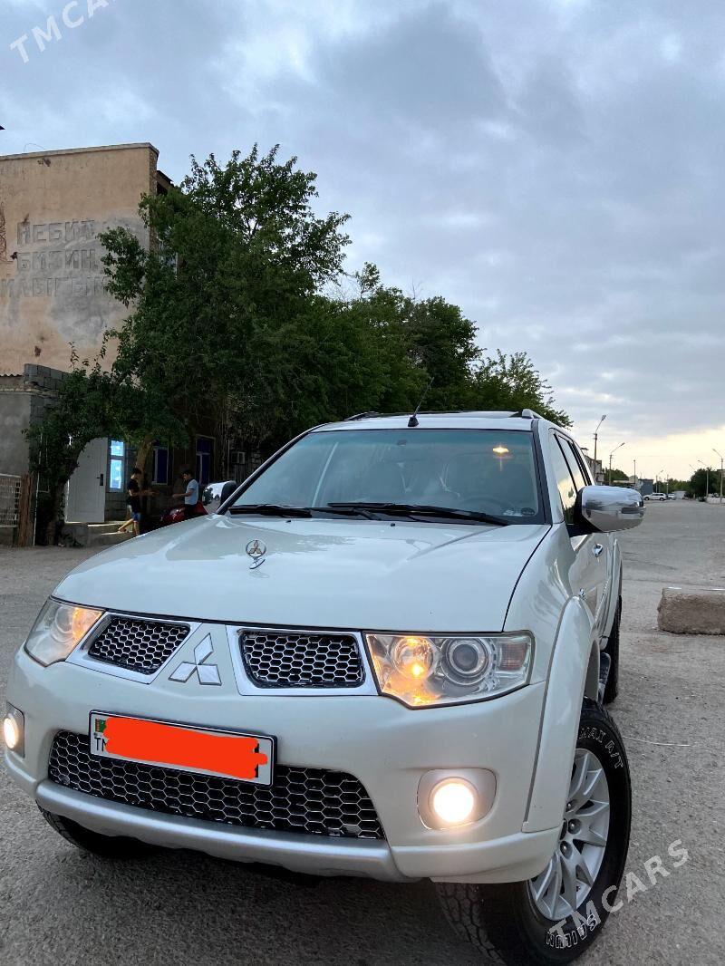 Mitsubishi Montero Sport 2013 - 280 000 TMT - Balkanabat - img 1