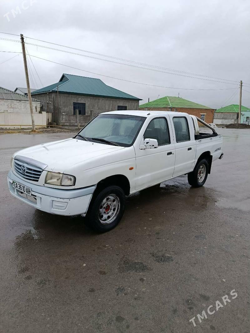 Toyota Hilux 2003 - 75 000 TMT - Бахарден - img 1