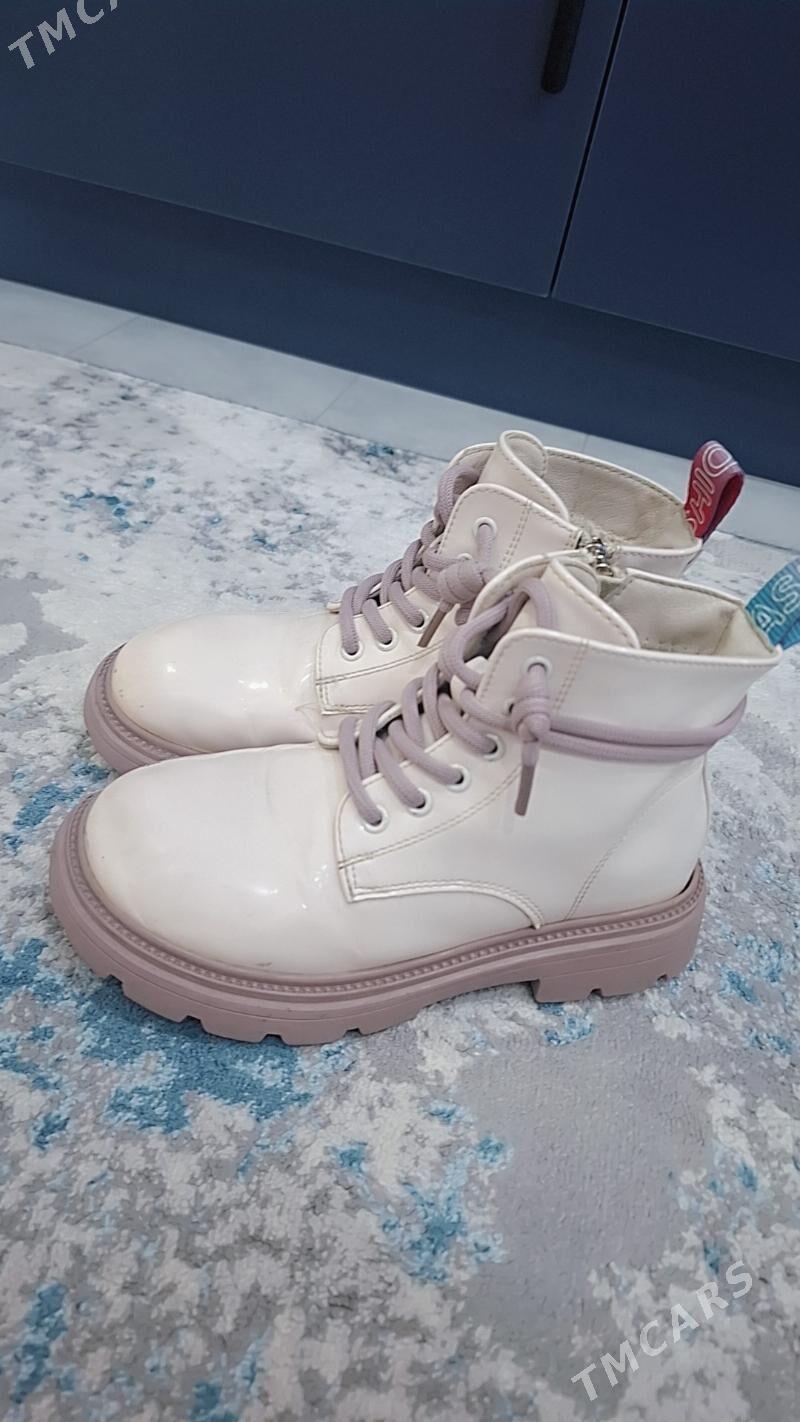 Ädik/ сапожки - Мир 1 - img 1