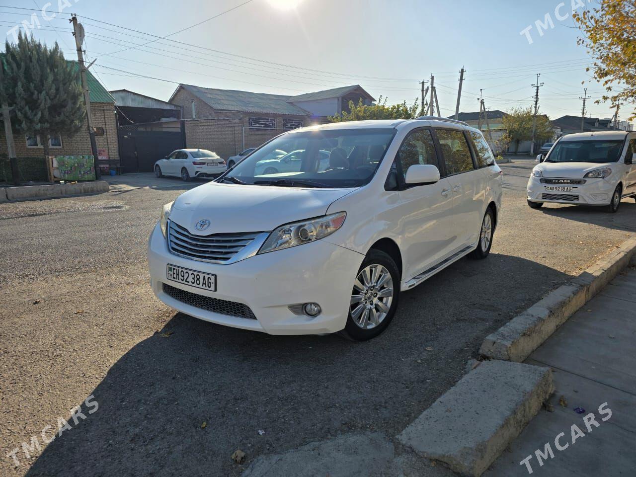 Toyota Sienna 2011 - 320 000 TMT - Ашхабад - img 1
