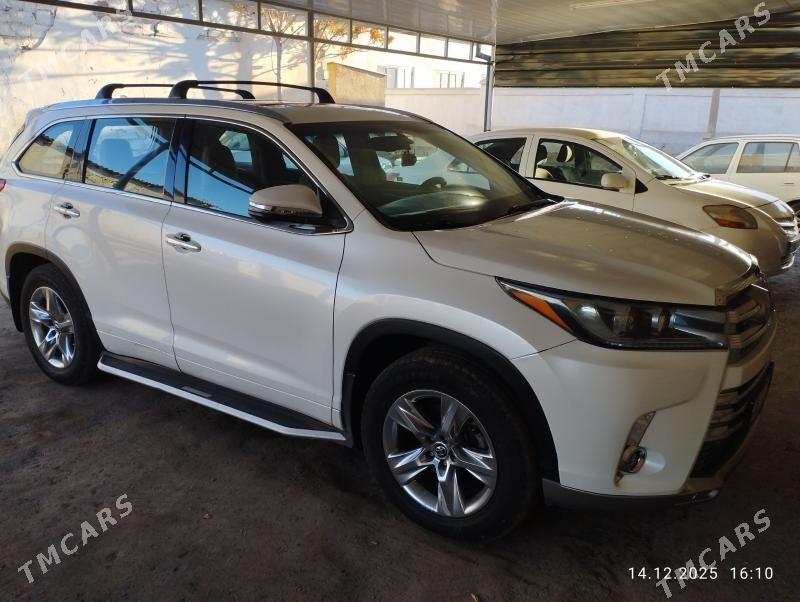 Toyota Highlander 2016 - 450 000 TMT - Гурбансолтан Едже - img 1