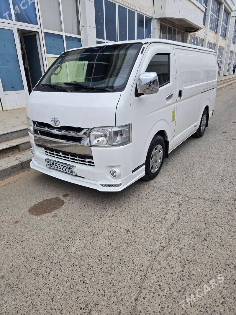 Toyota Hiace 2010 - 290 000 TMT - Мары - img 1