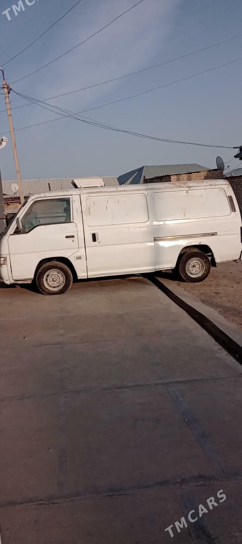 Nissan Urvan 1997 - 50 000 TMT - Mary - img 1