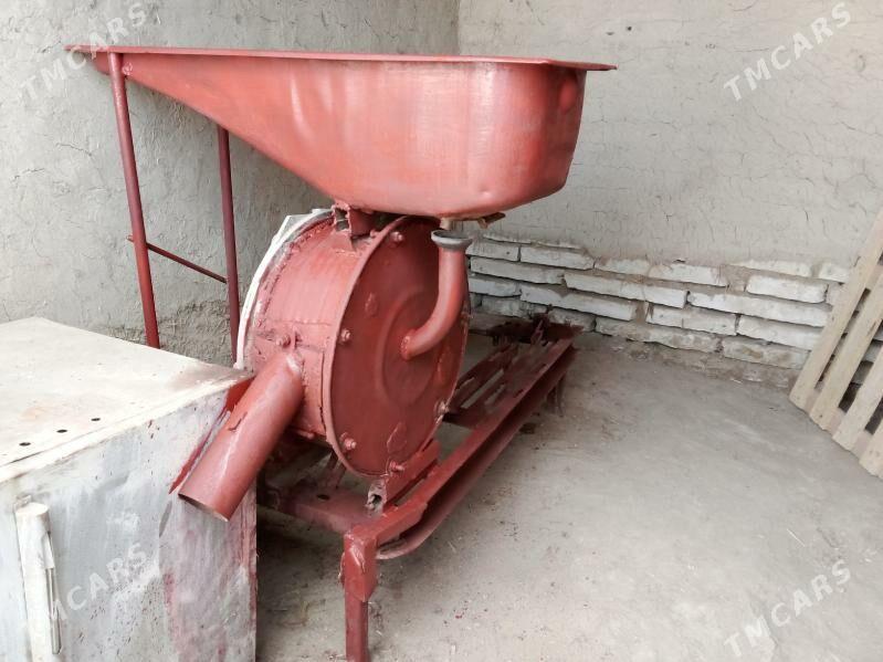 John Deere 1990 - 5 000 TMT - Ак-Бугдайский этрап - img 1