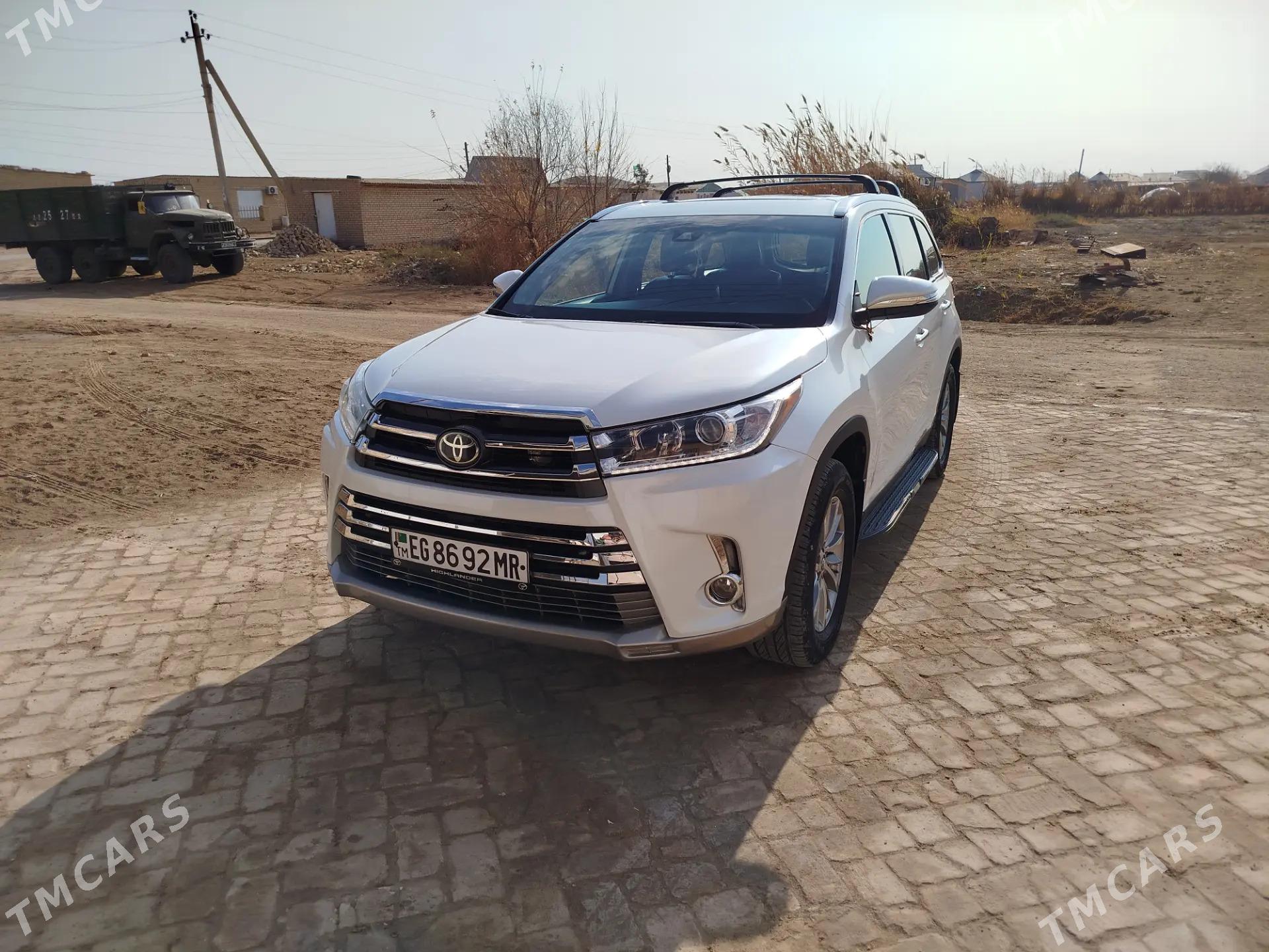 Toyota Highlander 2018 - 480 000 TMT - Ёлётен - img 1