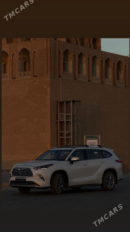 Toyota Highlander 2022 - 700 000 TMT - Мары - img 1