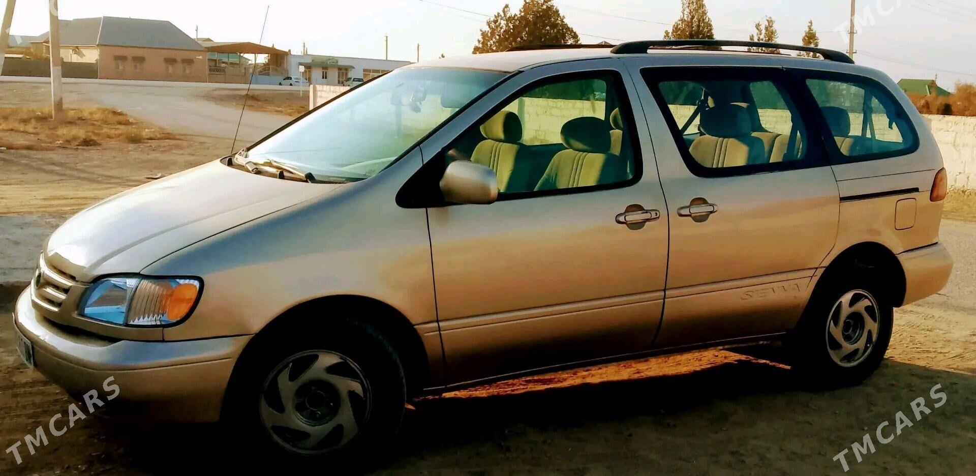 Toyota Sienna 2000 - 160 000 TMT - Джебел - img 1