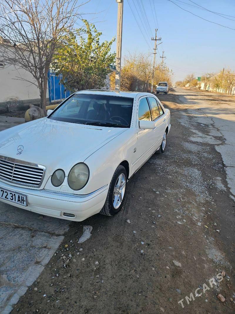 Mercedes-Benz E320 1996 - 110 000 TMT - Теджен - img 1