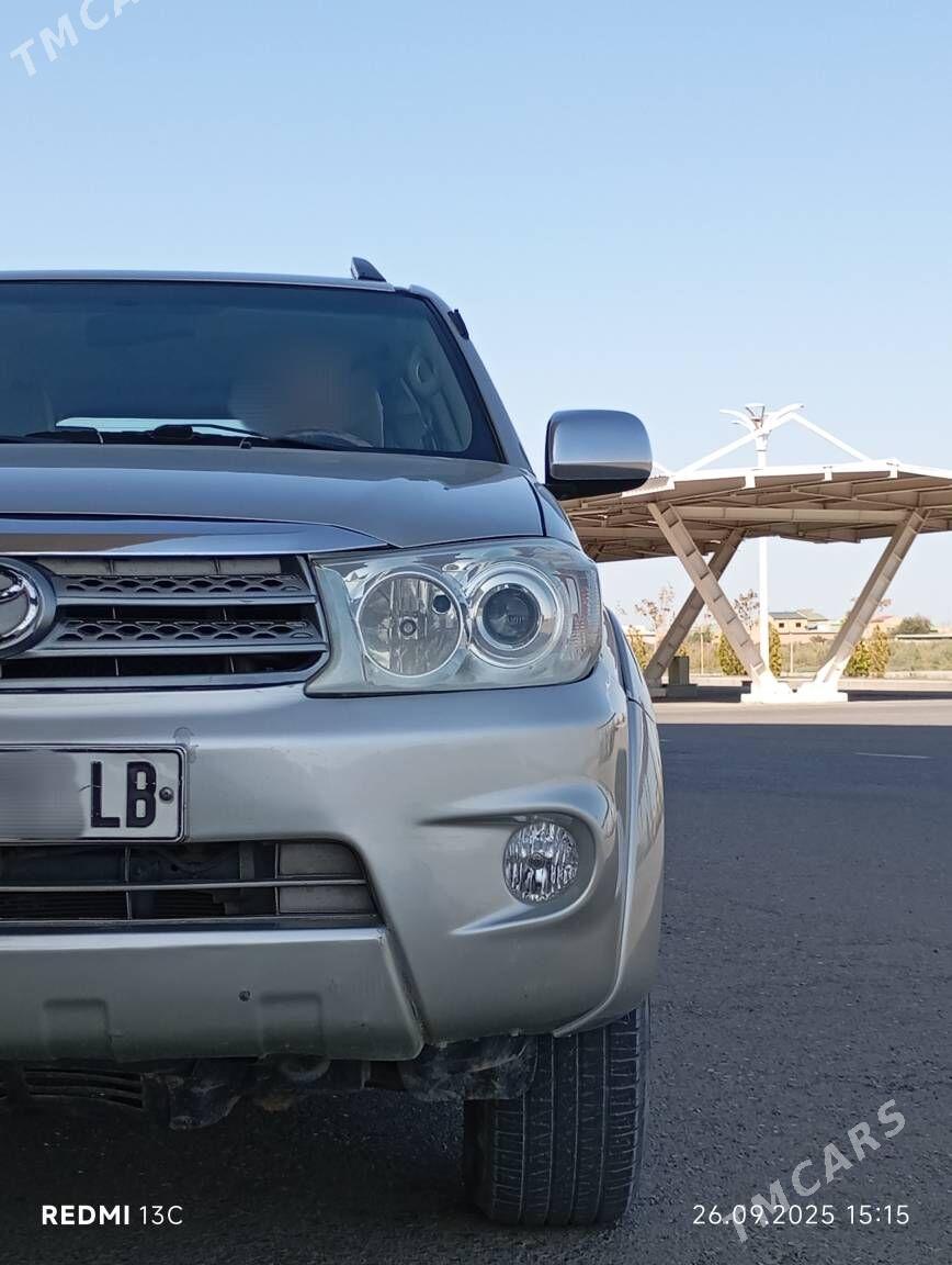 Toyota Fortuner 2010 - 300 000 TMT - Türkmenabat - img 1