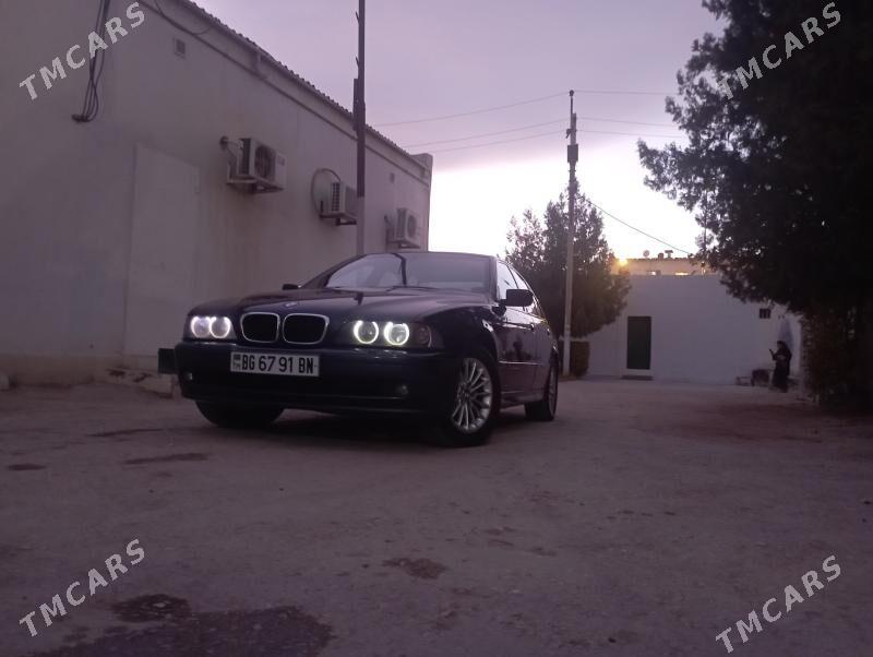 BMW E39 2002 - 126 000 TMT - Балканабат - img 1