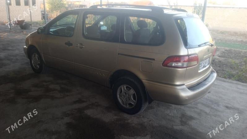 Toyota Sienna 2001 - 135 000 TMT - Гарабекевюл - img 1