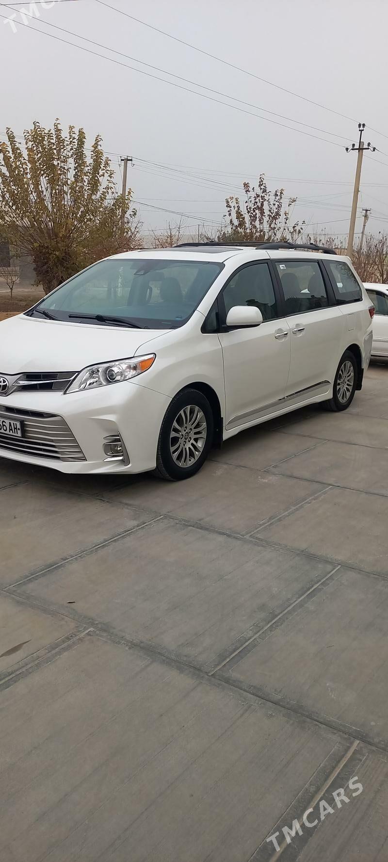Toyota Sienna 2019 - 520 000 TMT - Ак-Бугдайский этрап - img 1