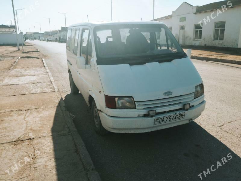 Toyota Fortuner 1990 - 30 000 TMT - Esenguly - img 1