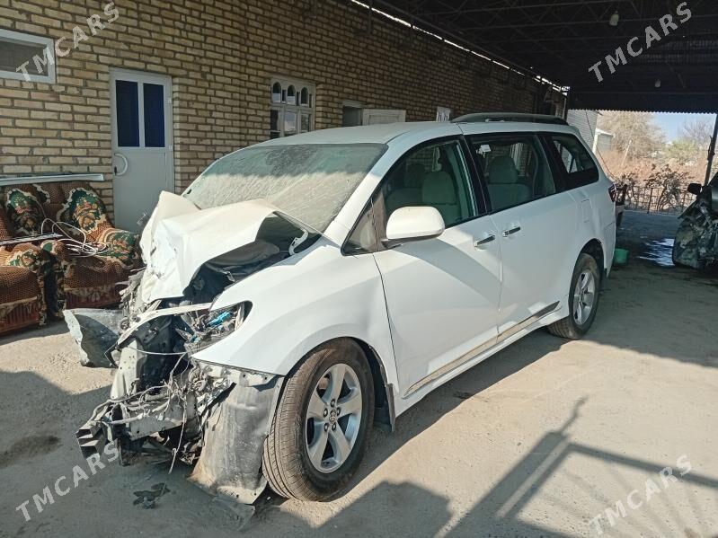 Toyota Sienna 2020 - 270 000 TMT - Мургап - img 1