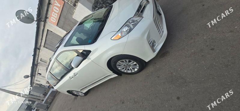 Toyota Sienna 2018 - 480 000 TMT - Ак-Бугдайский этрап - img 1