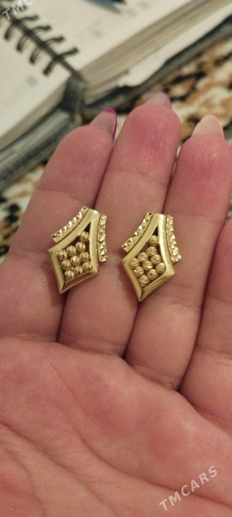 Gyzyl gulakhalka - Mary - img 1