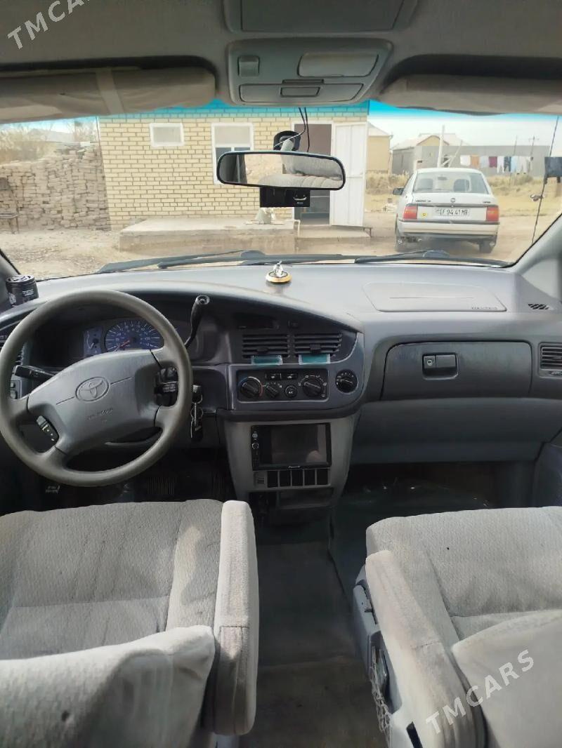 Toyota Sienna 2002 - 152 000 TMT - Мары - img 1