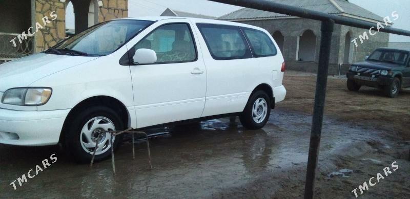 Toyota Sienna 2000 - 140 000 TMT - Эсенгулы - img 1