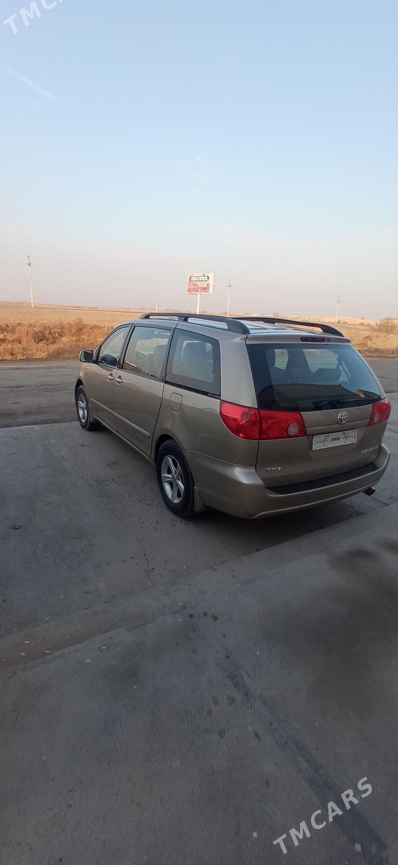 Toyota Sienna 2009 - 250 000 TMT - Дянев - img 1