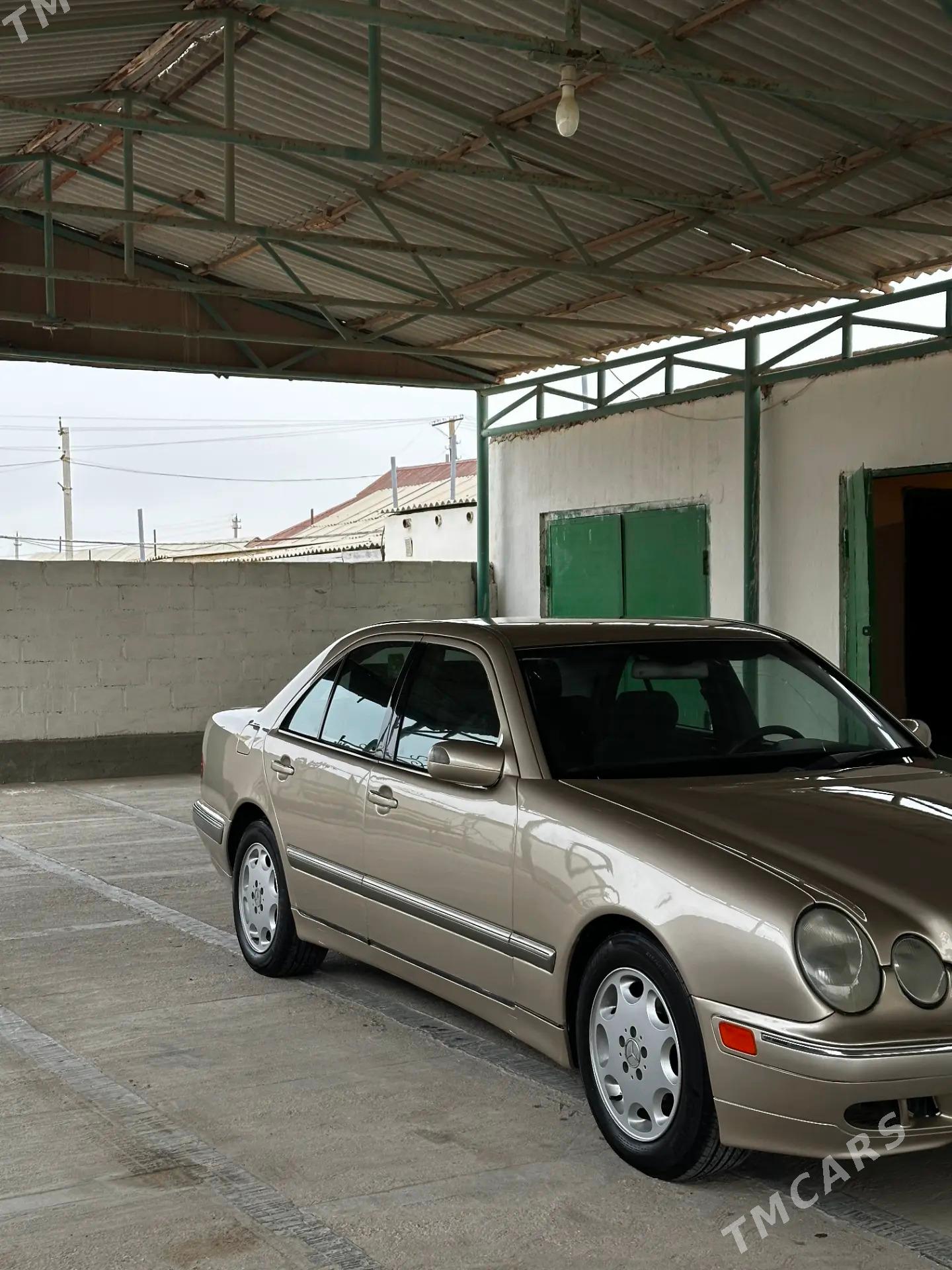 Mercedes-Benz E320 2000 - 102 000 TMT - Gumdag - img 1