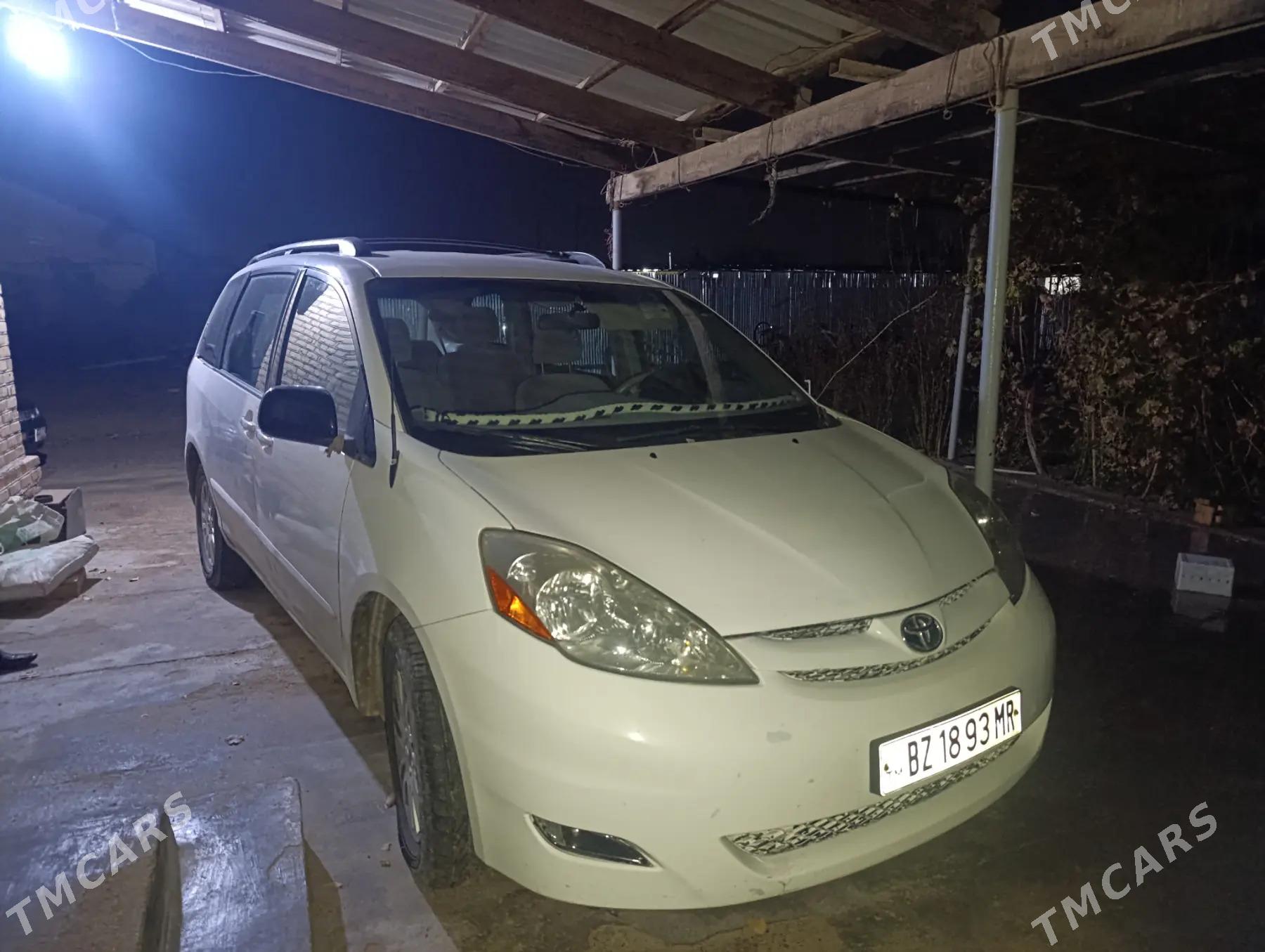 Toyota Sienna 2008 - 240 000 TMT - Baýramaly - img 1