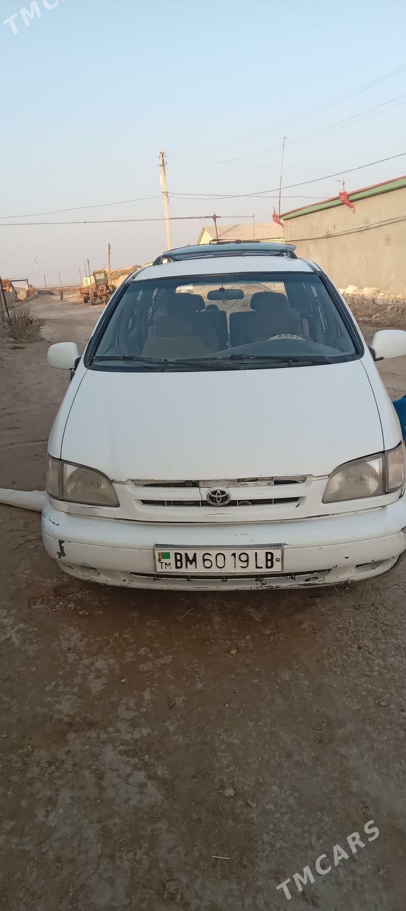Toyota Sienna 2000 - 119 000 TMT - Достлук - img 1