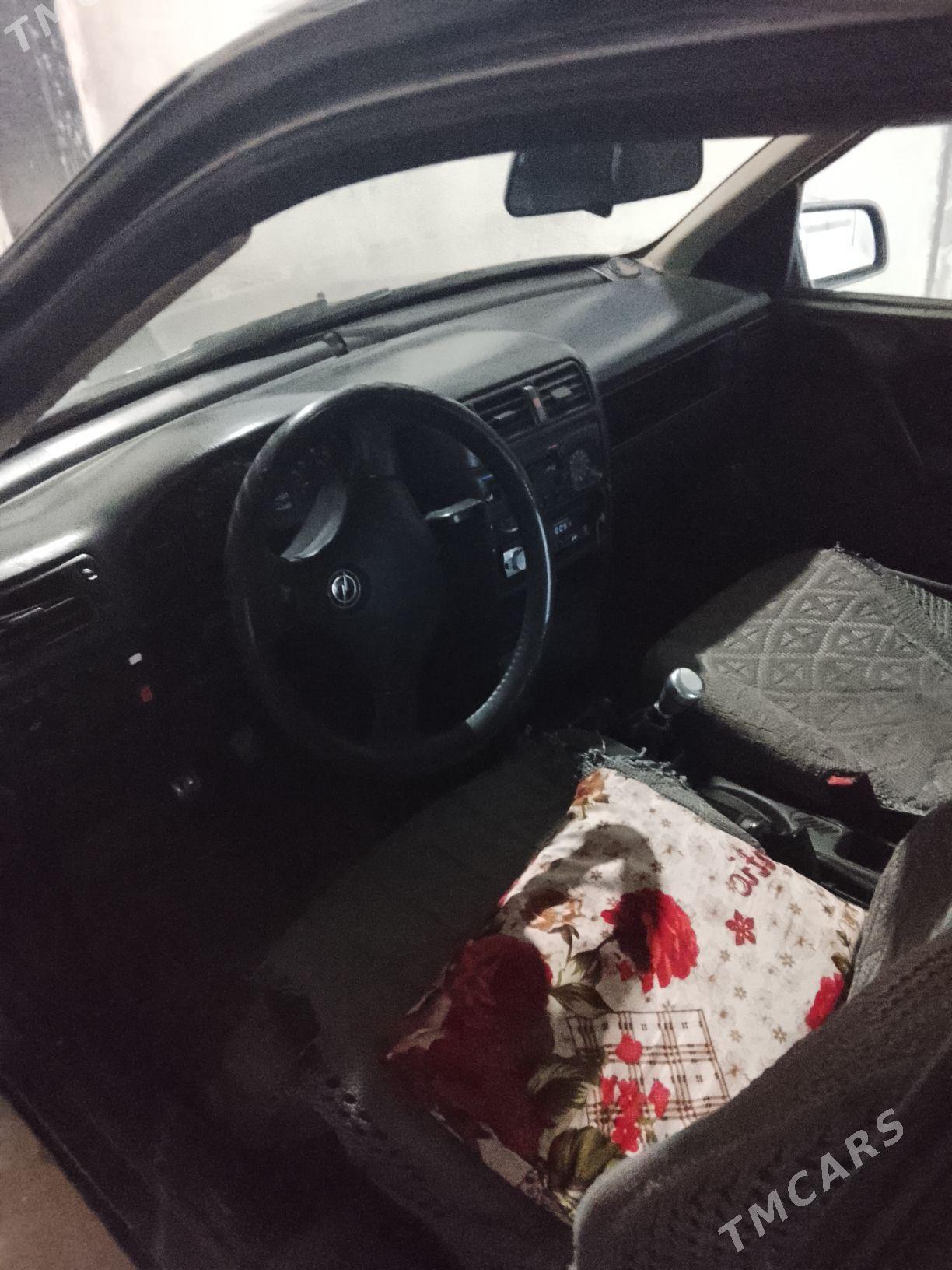 Opel Vectra 1994 - 45 000 TMT - Кака - img 1