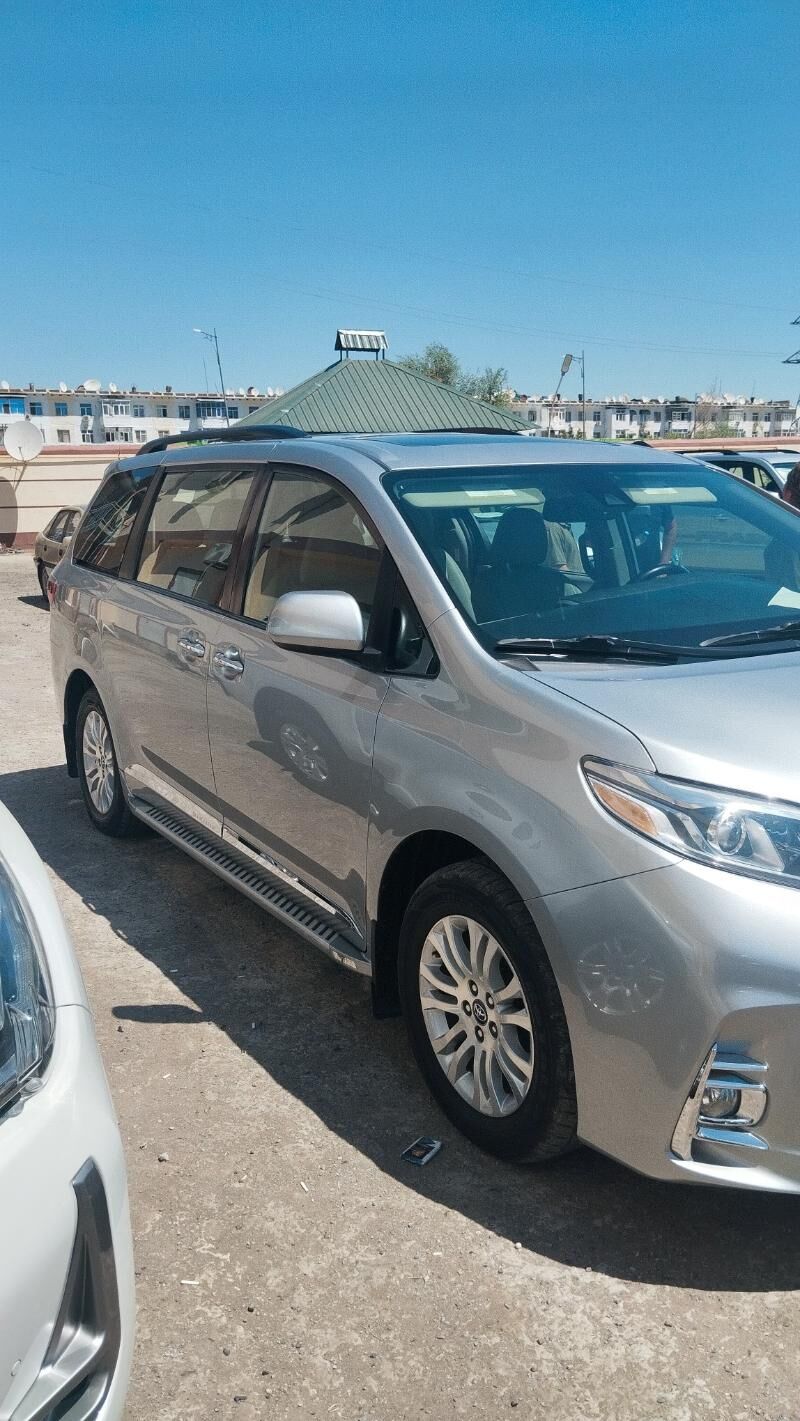 Toyota Sienna 2019 - 500 000 TMT - Фарап - img 1