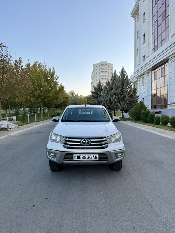Toyota Hilux 2019 - 425 000 TMT - Ашхабад - img 1