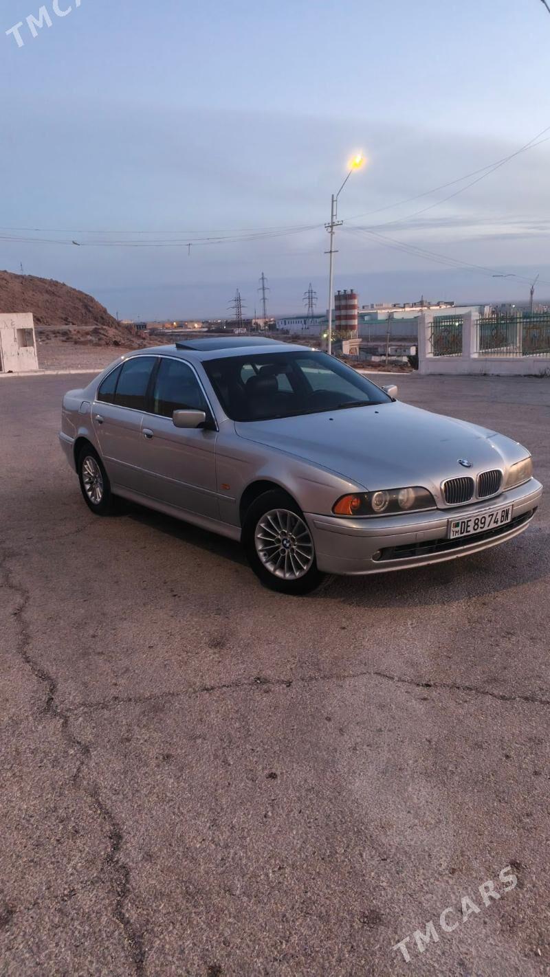 BMW E39 2003 - 132 000 TMT - Балканабат - img 1