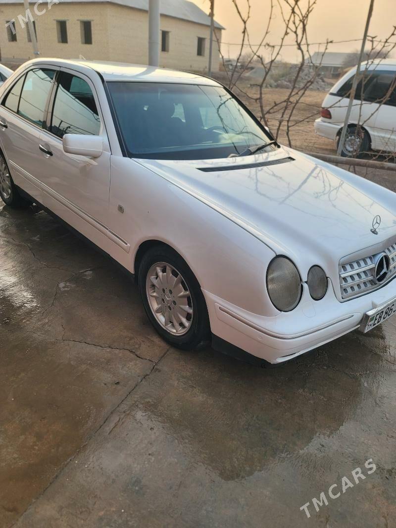 Mercedes-Benz E320 1997 - 70 000 TMT - Garabekewül - img 1
