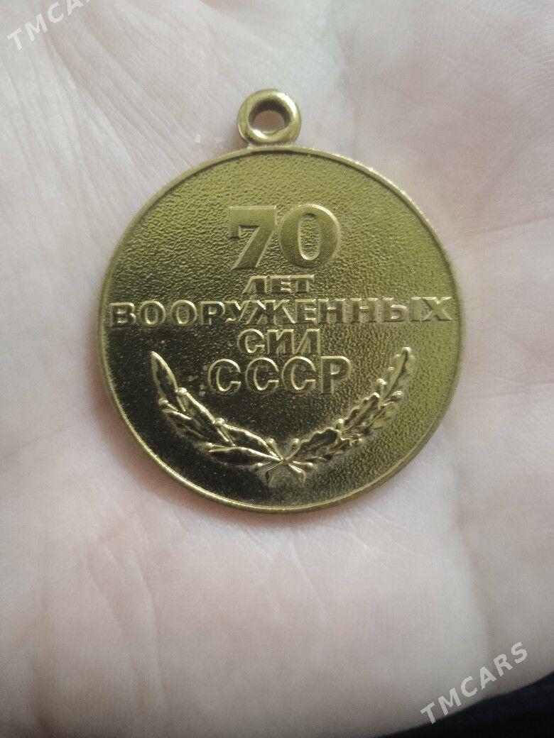 Юбилейная медаль и монета - Ашхабад - img 1