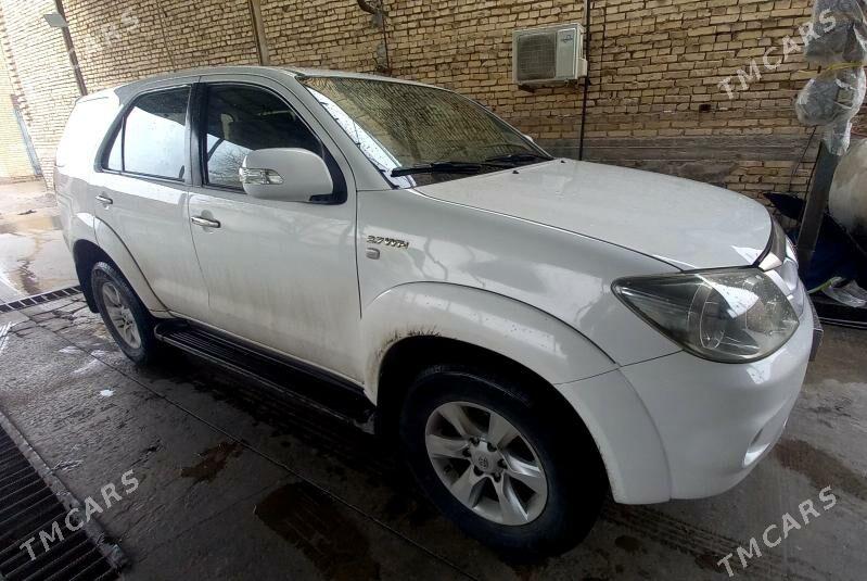 Toyota Fortuner 2007 - 290 000 TMT - Керки - img 1