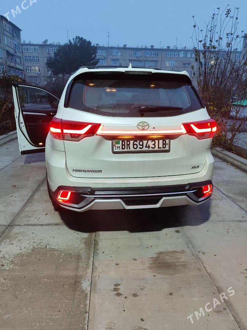 Toyota Highlander 2017 - 500 000 TMT - Çärjew - img 1