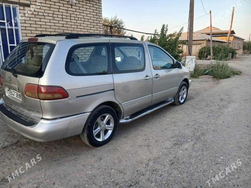 Toyota Sienna 2002 - 120 000 TMT - Мары - img 1