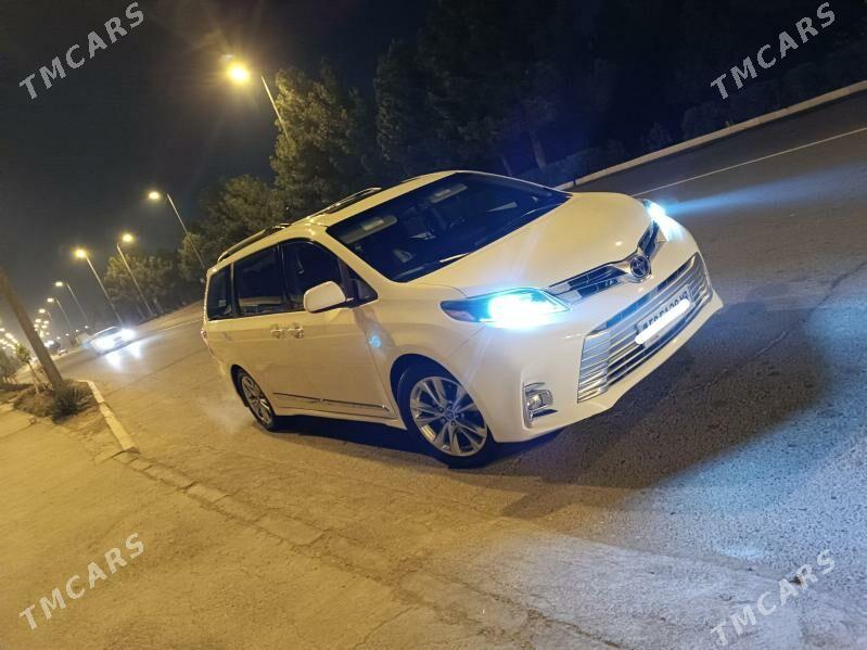 Toyota Sienna 2017 - 425 000 TMT - Мары - img 1