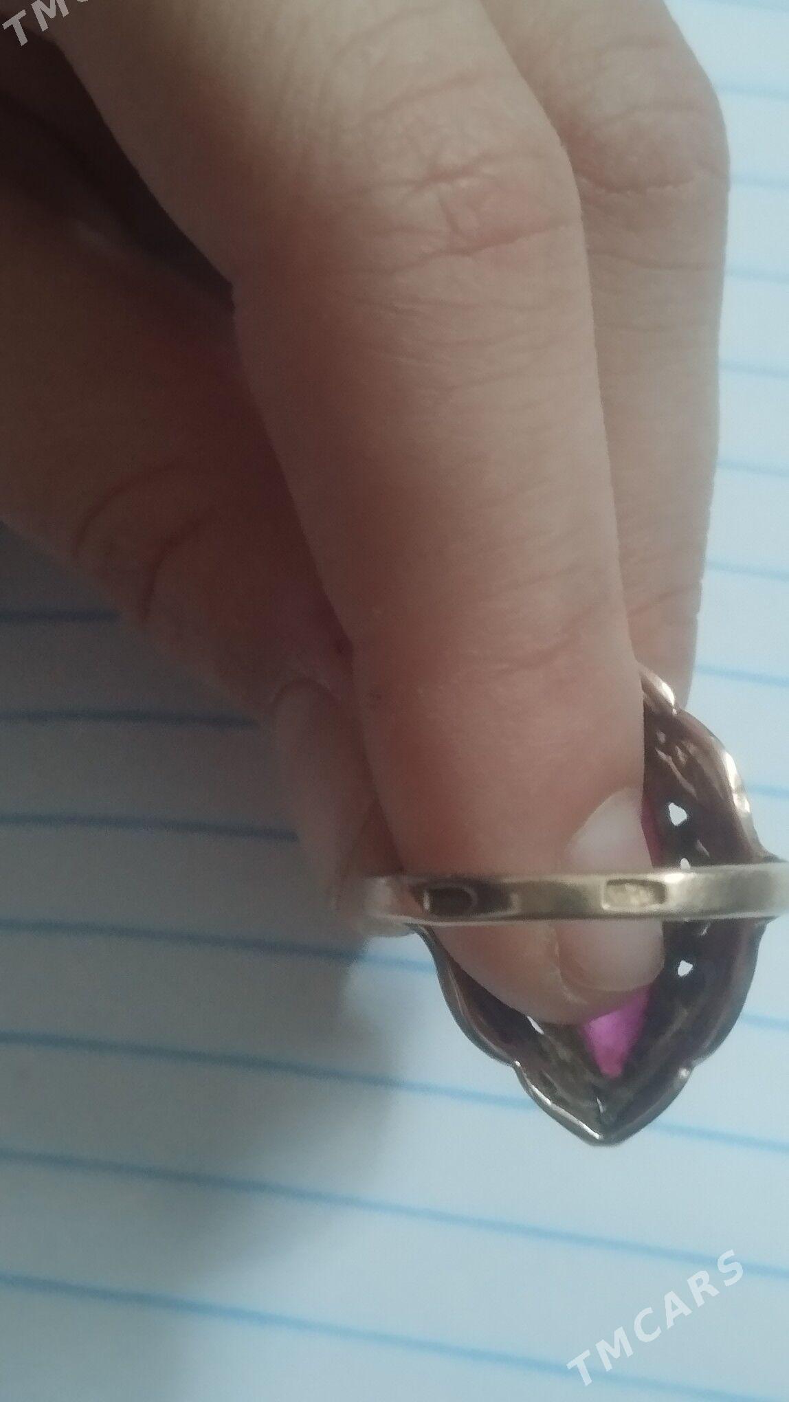 lotka yuzik - Гурбансолтан Едже - img 1