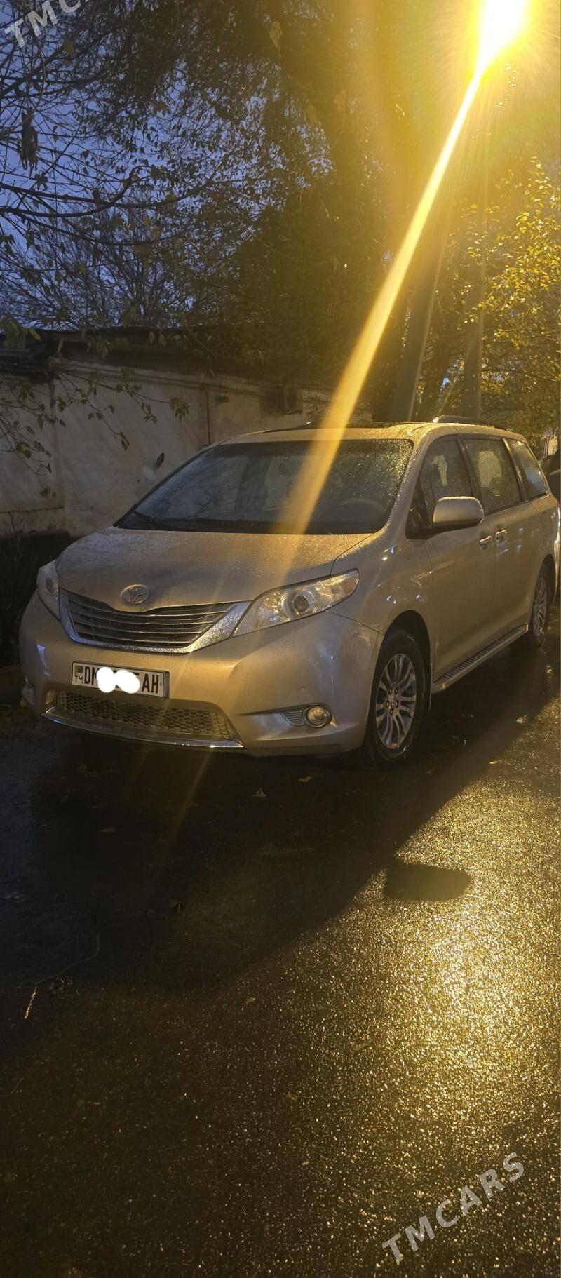 Toyota Sienna 2011 - 300 000 TMT - Ким район - img 1
