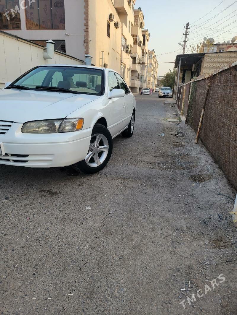 Toyota Camry 1998 - 130 000 TMT - Мары - img 1