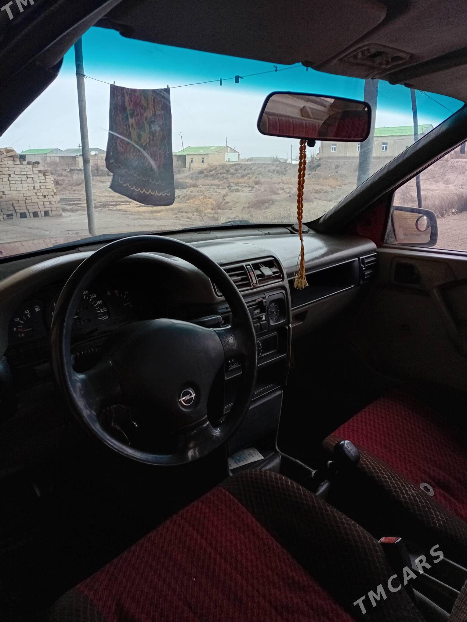 Opel Vectra 1990 - 18 000 TMT - Керки - img 1