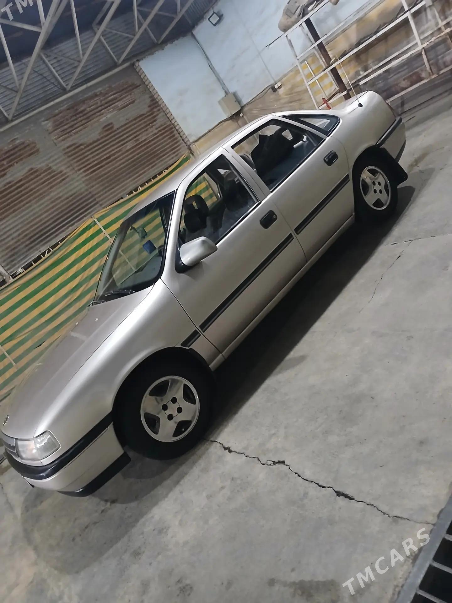 Opel Vectra 1990 - 55 000 TMT - Мары - img 1