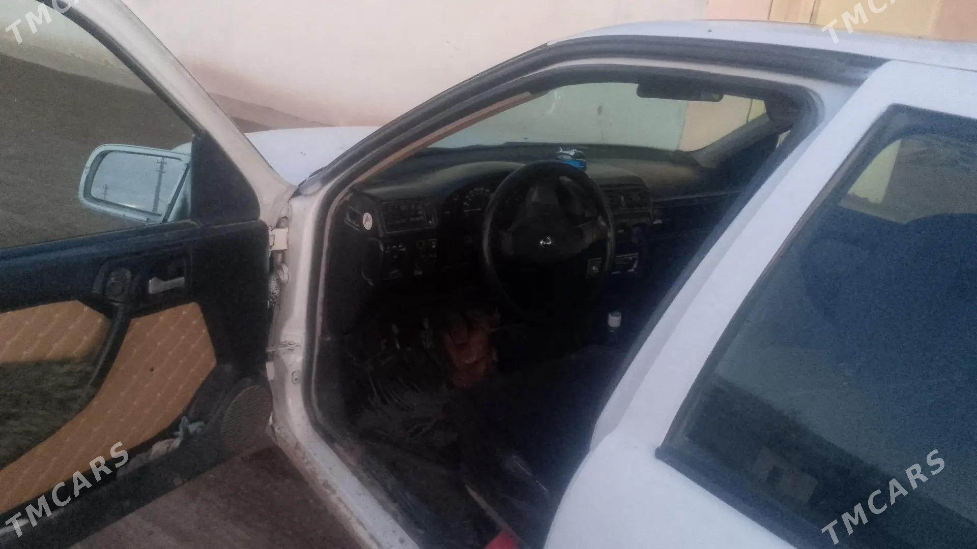 Opel Vectra 1992 - 35 000 TMT - Болдумсаз - img 1