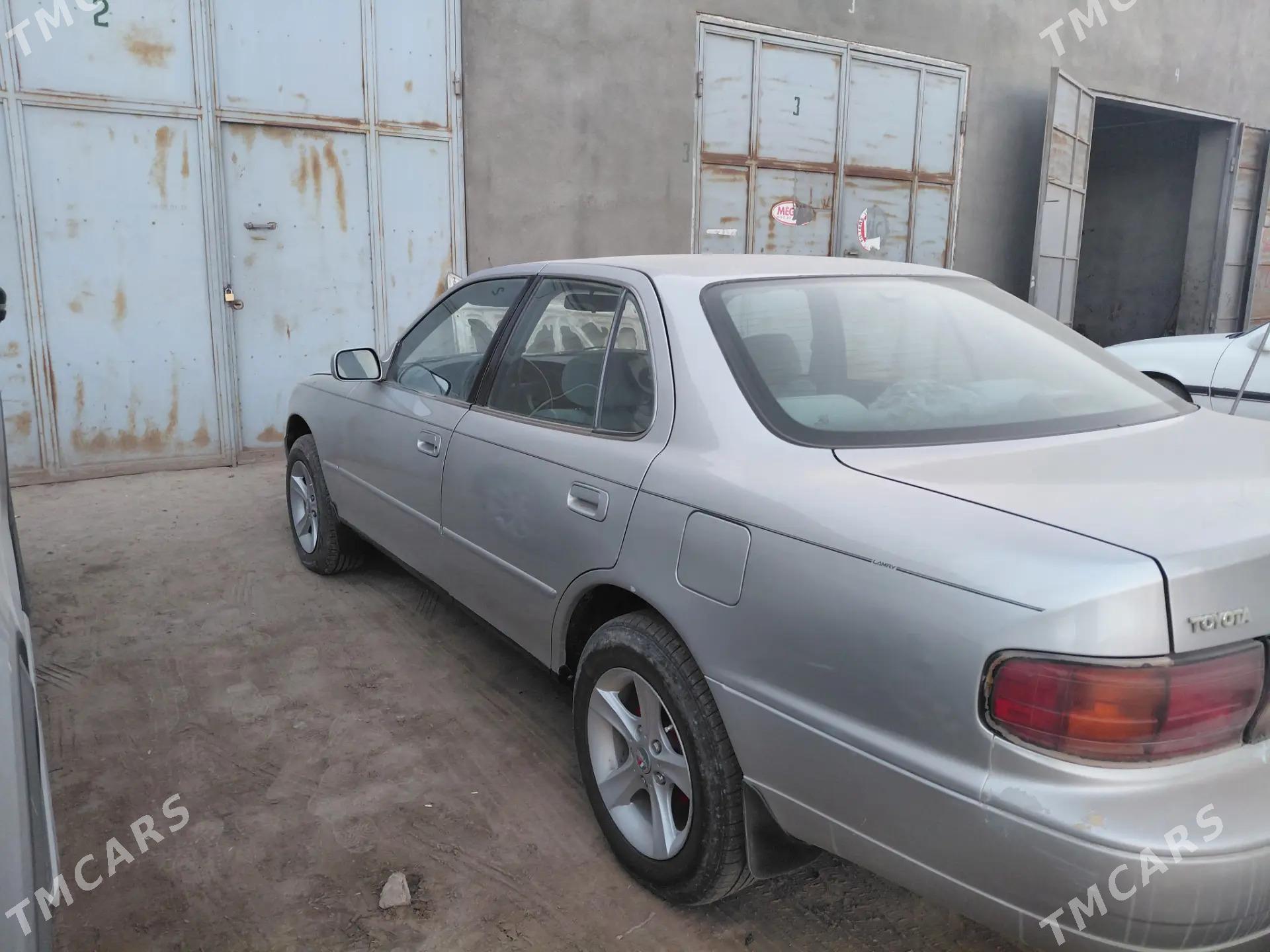 Toyota Camry 1993 - 100 000 TMT - Гурбансолтан Едже - img 1