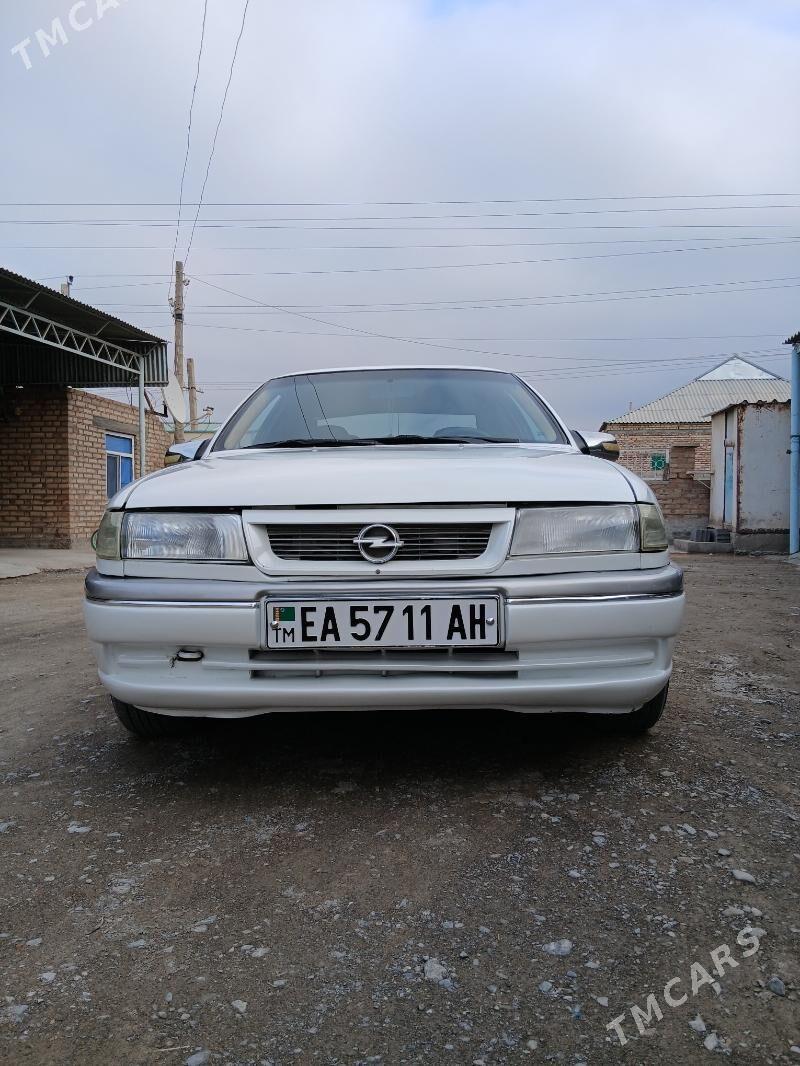 Opel Vectra 1990 - 50 000 TMT - Бахарден - img 1