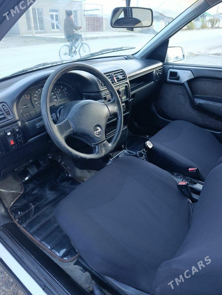 Opel Vectra 1992 - 58 000 TMT - Бахарден - img 1